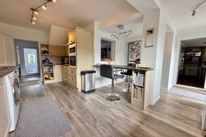 Kitchen/Breakfast Room- click for photo gallery